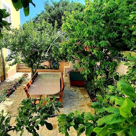 Cozy With Shared Pool Apartment