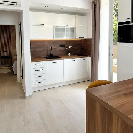 Cozy With Shared Pool Apartmán