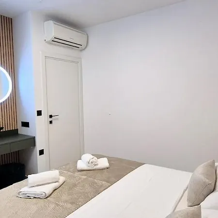 Apartman Cozy With Shared Pool Split