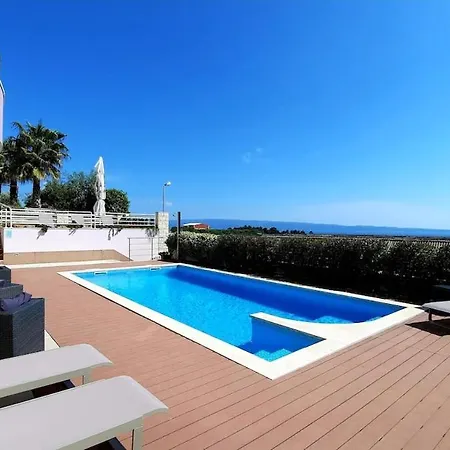 Cozy With Shared Pool Apartman *
