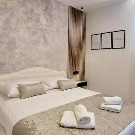 Cozy With Shared Pool Apartamento Split