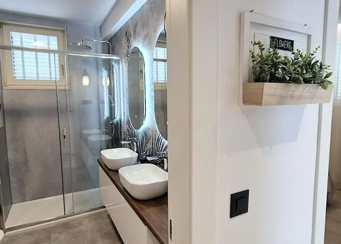 Cozy With Shared Pool Split