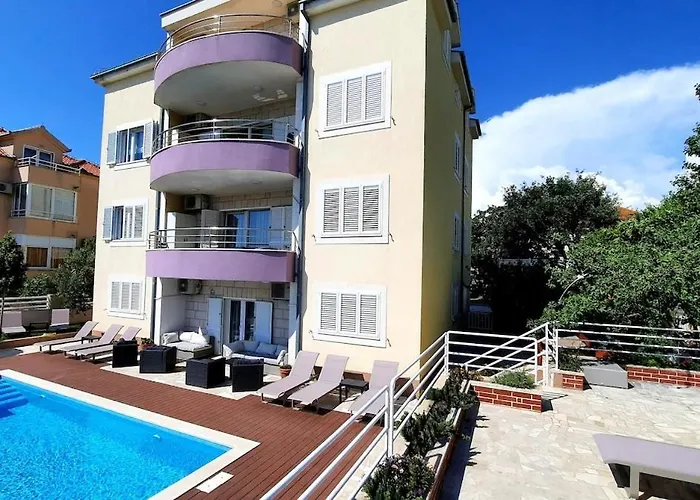 Cozy With Shared Pool *