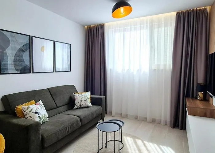 Apartman Cozy With Shared Pool Split