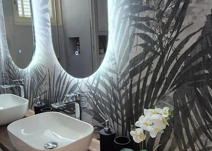 Cozy With Shared Pool Apartman Split